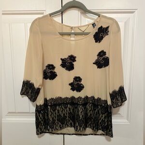 BKE boutique tan lace pieced blouse S